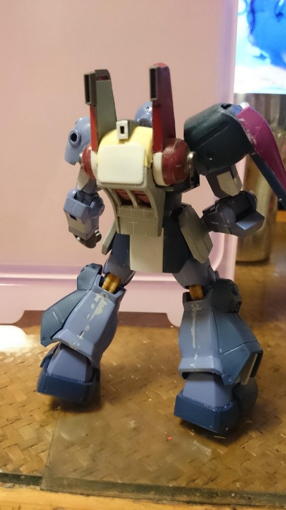 旧マラサイのバックパックをプラ板で加工