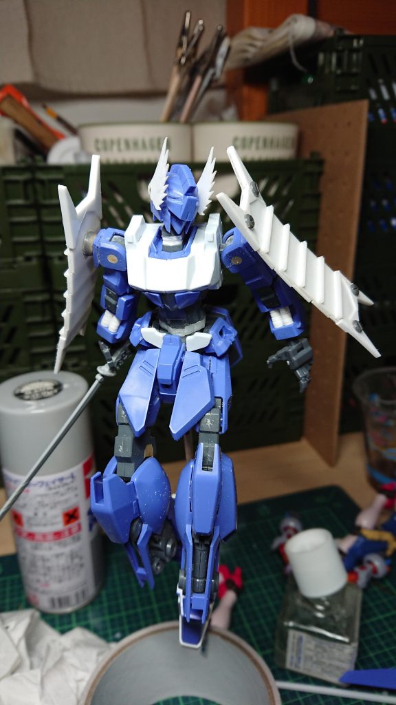 膝と首の延長、下半身のパーツのエッジを落として全体的に丸みを持たせ、女性的なフォルムに近づけれたかと思います。