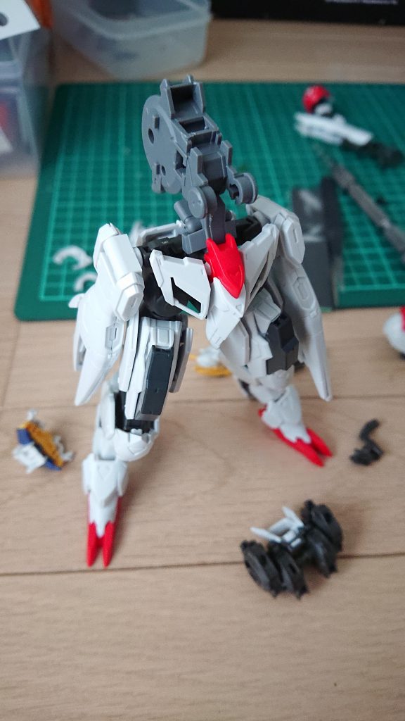 胴体延長などはグレイズリッターなどのパーツを間に挟んでボリュームもつけました