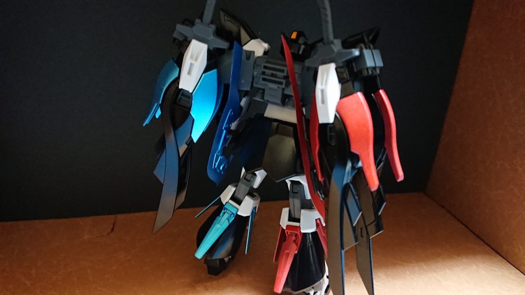 後ろはこんな感じです。遠隔武装でNファンネルを搭載してます(N=Needle=針)