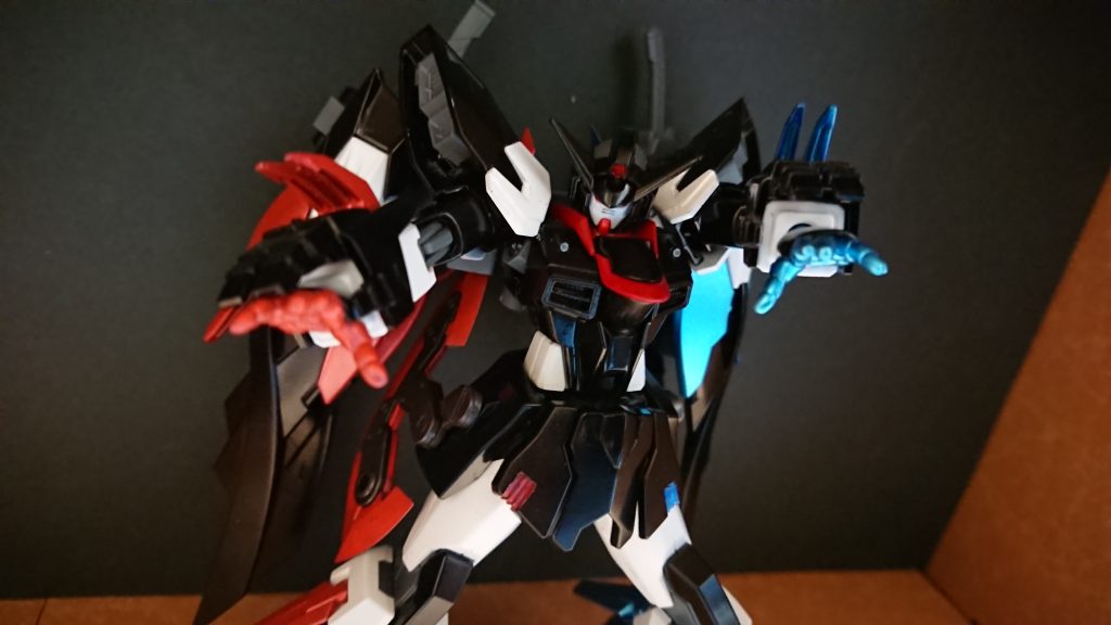 ゴッドマスターの様な必殺技も可能です。赤い方は「フレームズフィンガー」、青い方は「フリージングフィンガー」って名付けようかな(^^;)