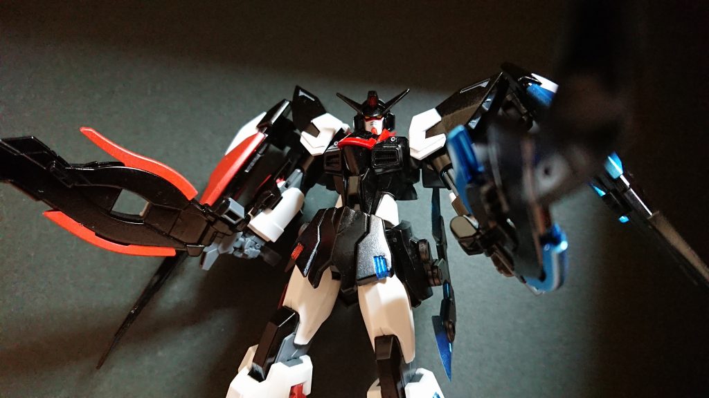 射撃武器はありません(^^;)
 以前のストライクの進化版を作ってみたかったのでこんな感じになりました。
 友人から貰ったフレームアームズ・ガールの部品を使ったりフリーダムの原型が無くなったり色々ありましたが完成出来て良かったです(^^)