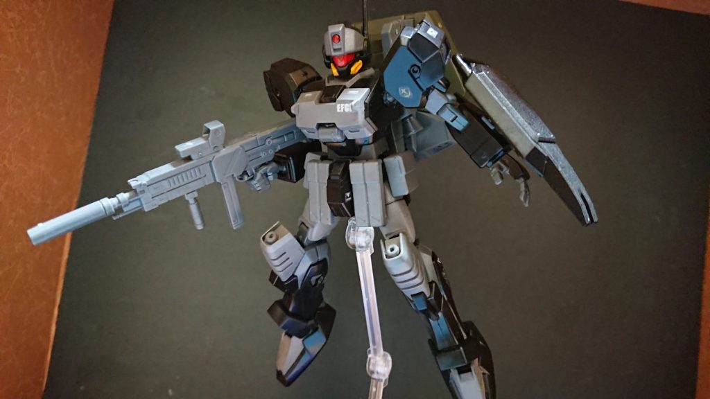 ここからオリ設定注意です(^^;)

 一年戦争後、オーガスタ研究所廃棄処分されていたジムスナイパーⅡを戦後に回収。その後、他の機体の余剰パーツを使い、稼働出来る様に改修、トリントン湾岸基地に配備され、ジオン残党軍と何度も戦闘を繰り返した。時は進み、U.C0096。時代は進んでも配備され続けていた機体。当時の原型とは違い、多くの改修を繰り返した機体である。