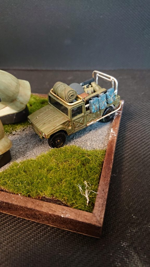 トミカの改造はhgだと若干オーバースケールなので正直MG位が合うのだと思いますが、それでも普通に映えると思います。

小物類は樹脂粘土や余ったランナーを使用しています。