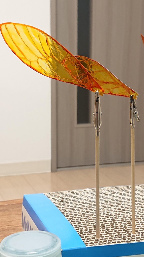 クリアイエローとクリアオレンジを使って
重ね塗りしました
羽を持ったやつを捕まえられなくて
渋々自作しました( ´,_ゝ`)