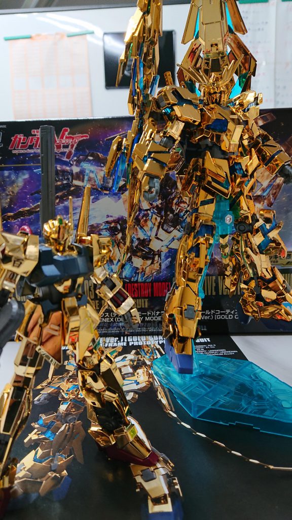 百式ゴールドメッキバージョンとのツーショット