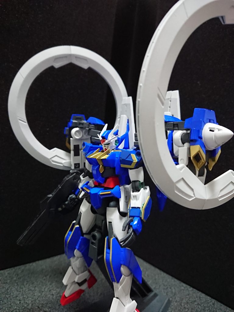 全体像。
ブルーナポレオンをイメージした青と金のラインで各部位を塗装しています。
若干の塗装ムラはご愛敬…