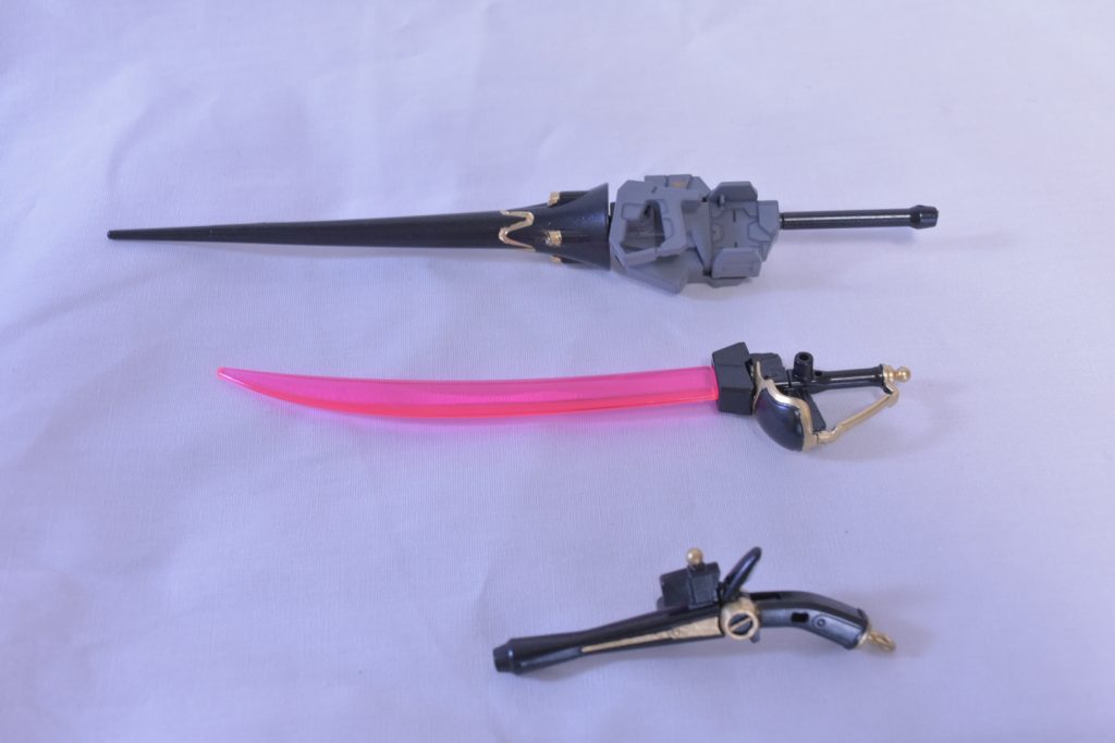 ゴールド部分はタミヤのスプレーをパレットに吹き出して筆と爪楊枝で塗り分けてます。