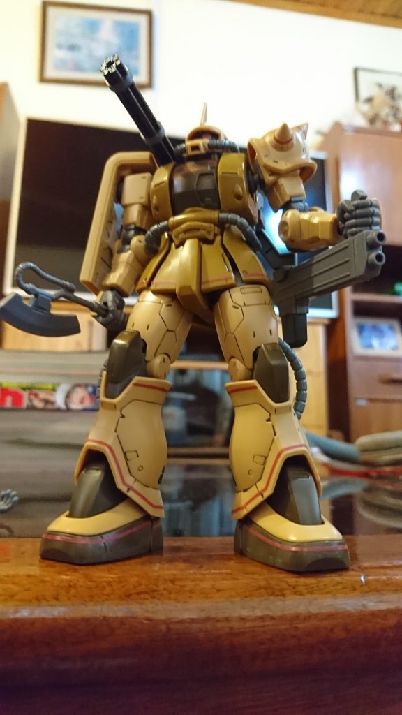 最後にタイトルにしている見上げ画像で。ザクに限らず 巨大ロボットを見る時は、こんな感じの視線になるだろうな〜