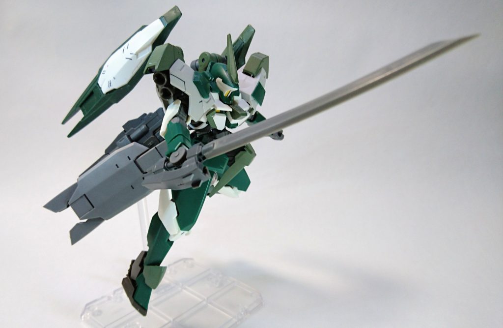 対装甲刀

分厚く重い実体ソードです。
重いので扱いは難しいのですが、機体の膨大な推力と重量を生かした攻撃でラミネート装甲をたたき割ってくれることを期待しています。
見ての通りレギンレイズのパイルをビルトビルガーのコールドメタルソードの刃に換装しました。

武装としては以上です。