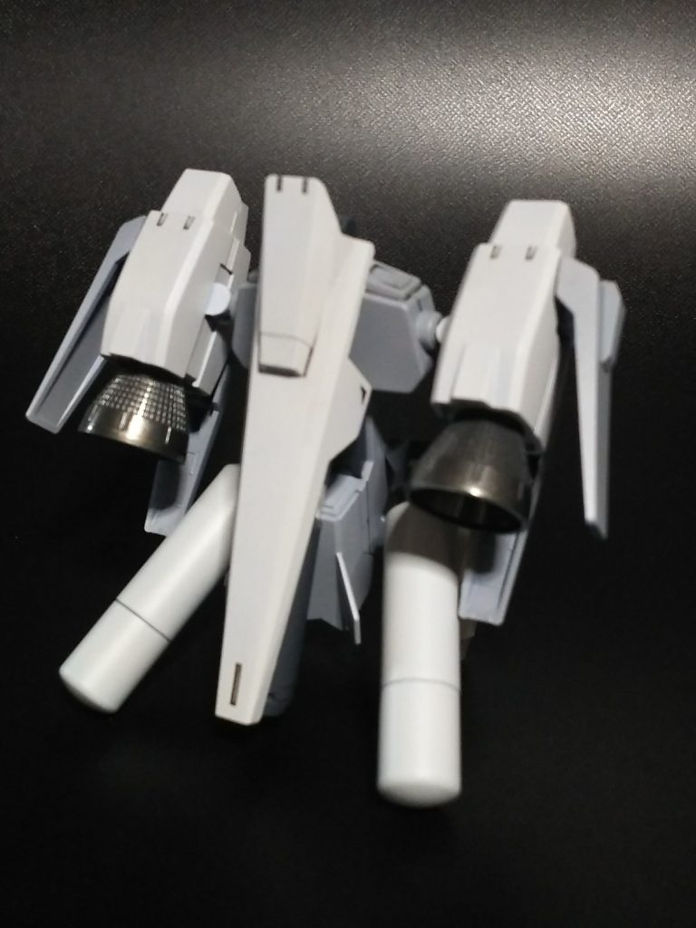 鉄血の世界観とか関係無くお遊びで作ってみたのですが、意外とカッコ良く見えるので満足です。(*´∀`)♪因みに、この画像は宇宙用になります。