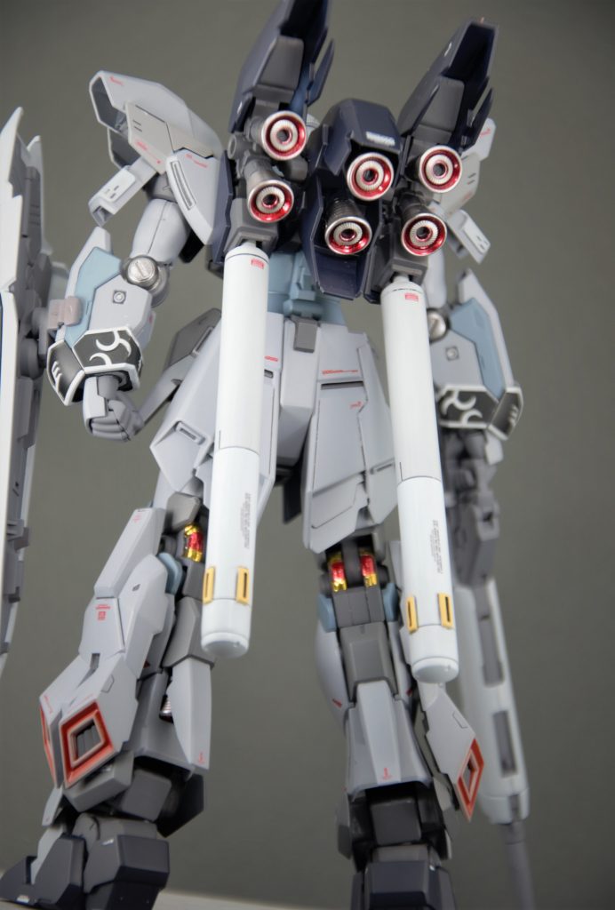 バーニアは市販のパーツを使わず、キットのバーニアを使いましたが、メタリックカラーにするだけではなく、バーニア内部の縁を薄くして、リブロックワッシャーをつけることで、HGのバーニアでも市販のバーニアに近いクオリティになったと思います。リブロックワッシャーはおすすめです!