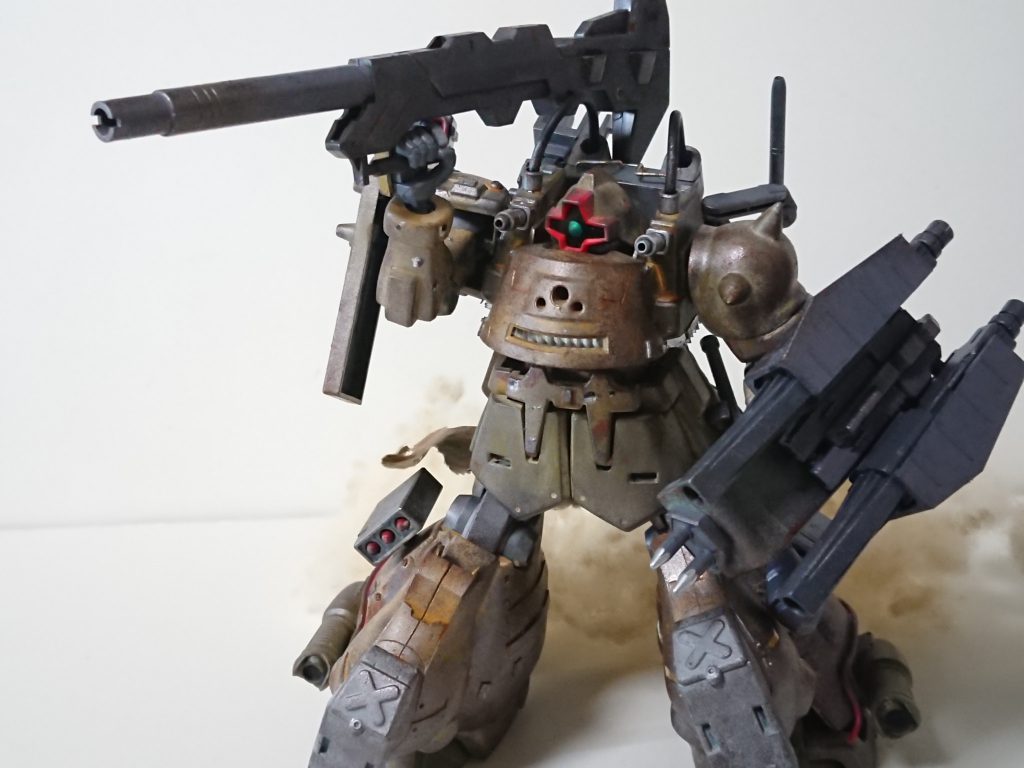 200㎜キャノン砲
バックパックに接続したキャノンはマニピュレータでの使用も可能