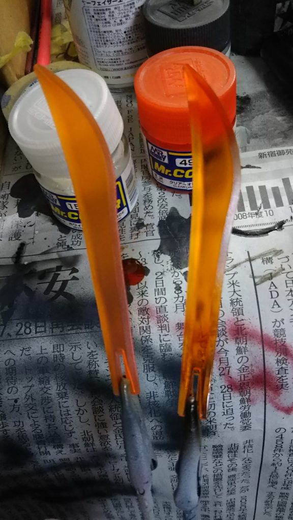 →はクリアオレンジのみ
←はクリアオレンジ+ホワイトパール

ヒートソードは一応金属なのであまり透けないように。ホワイトパールよさげですね。