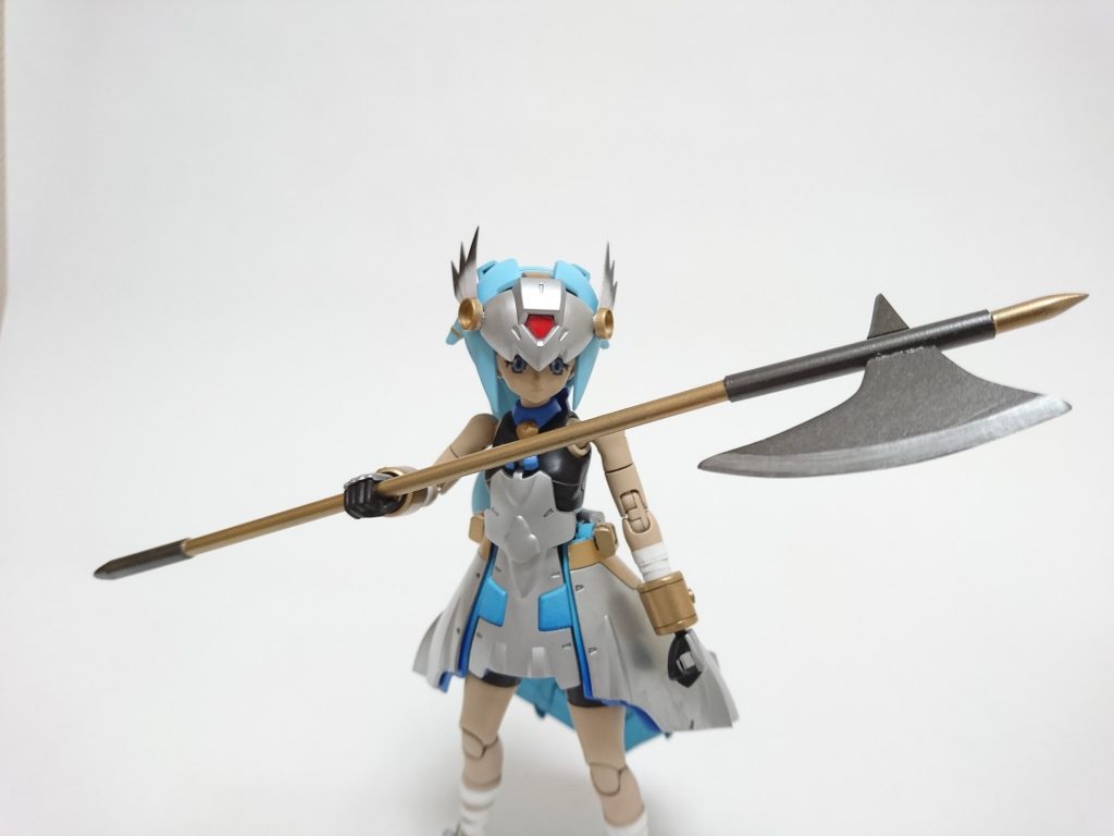 バトルアックス。これはフルスクラッチです。刃の部分にメタリックカラーのクロームシルバーを塗ってキラリと輝きます!