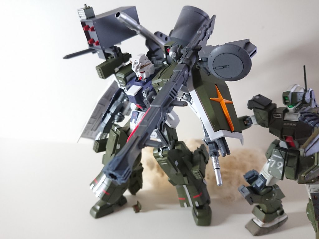 同時期に製作された試作装備と互換性があり、同隊のジムスナイパーⅡが装備しているビームバズーカを装備することができる。