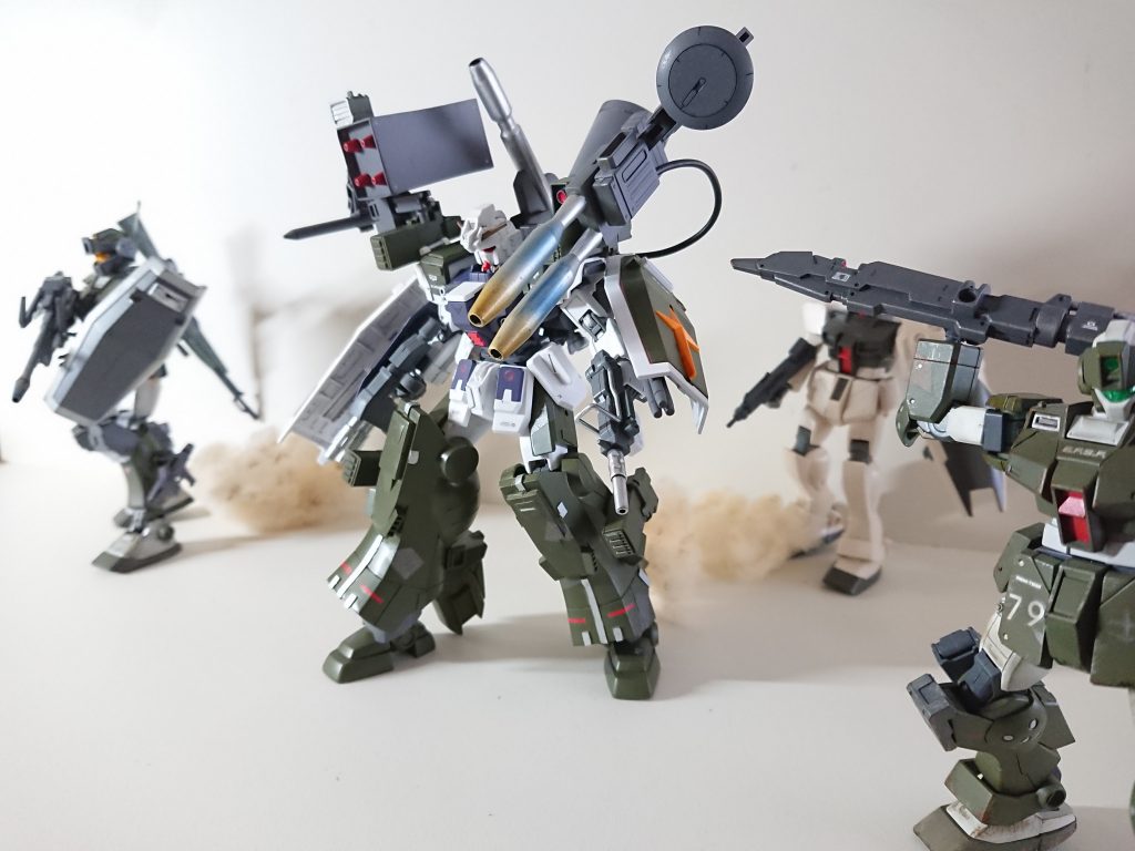 本部隊では高火力な機体を中心に機動力のあるジムタイプで囲む独特な陣形が典型化しつつある。