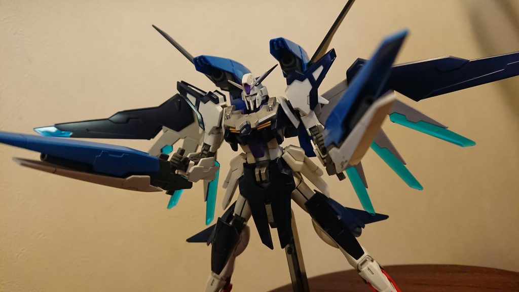 潜行からの奇襲を得意としており、背部に装備された『ヒュドラ ビームキャノン』によって、敵拠点を殲滅する。