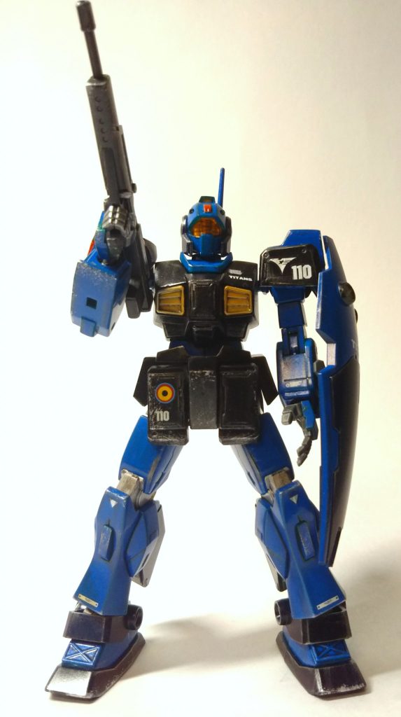 向かって右肩のパーツは陸ガンの腰アーマーです