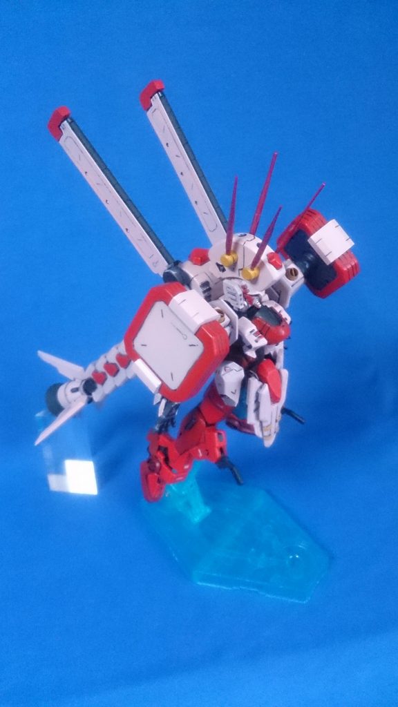 長距離を移動する場合は、ユニットを収縮・固定して巡航形態をとることも出来る。