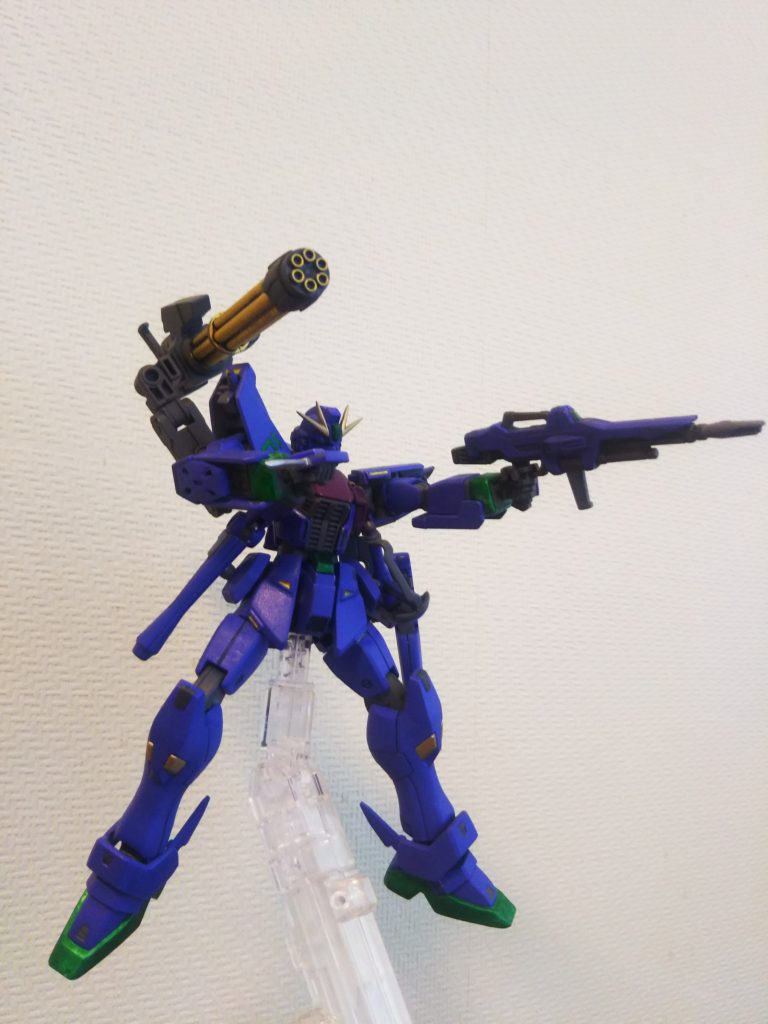 ディスターバー(disturber)という名のように、
「様々な武器を駆使して、相手の陣形をかき乱す・フレキシブルに戦う」
というコンセプトイメージで作りました。

もしGBNのようにこの機体でガンプラバトルできたら、飽きがこなそうだなと思ったり。