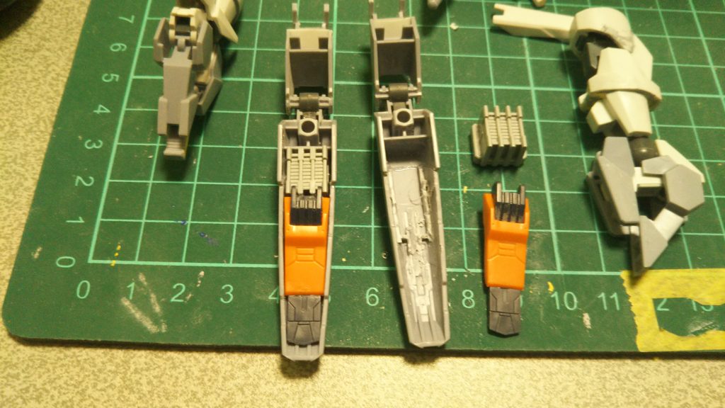 足の追加ユニットの隙間が気になったのでジャンクからパーツを入れてみました