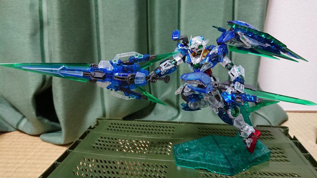 でかい。そして重い。
短時間であれば補助なしでもポーズできますが補助は必須ですね。
でもかっこいい。