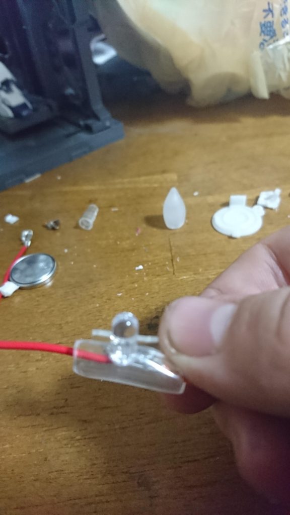 キャンドルライトは百均のものを分解しています 通常のランプより必要なVが多いので苦労しました