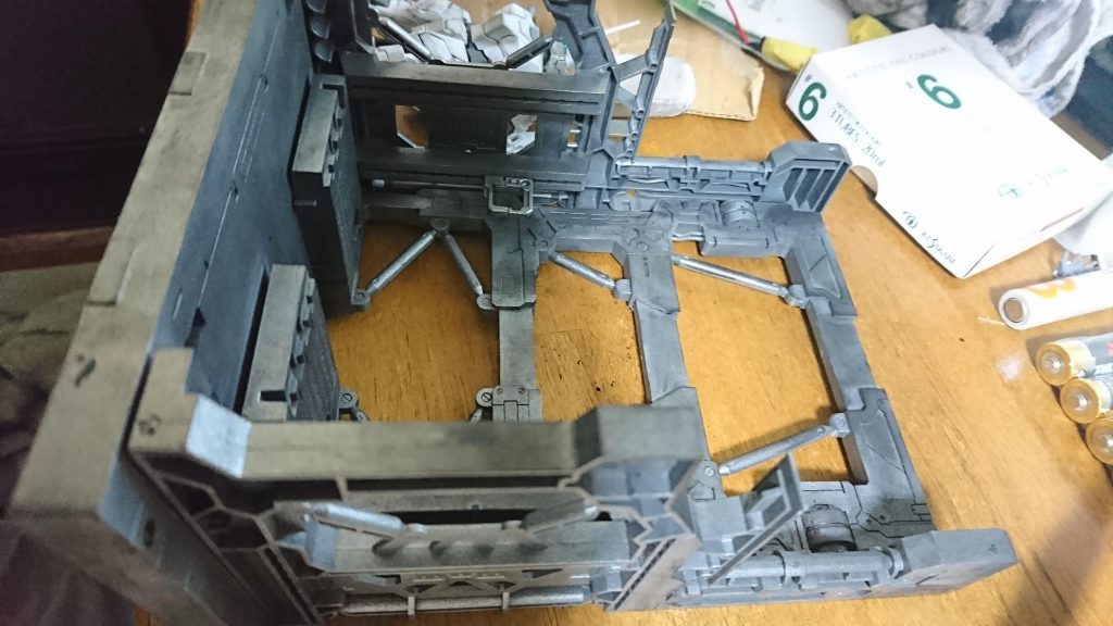 ベースは市販のモビルベースを塗装して使っています。