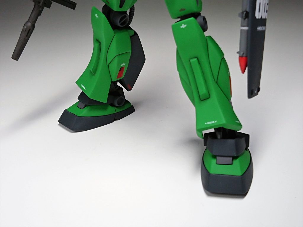 たぶん２ｍｍぐらい幅を詰めています。太腿は逆に１ｍｍ幅増し。