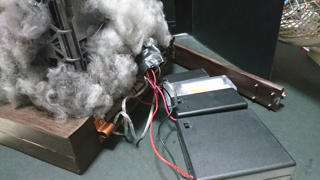 まとめる技術がなく電池ボックスは4つになってしまいましたがスイッチが4つあることには意味があるのでおおめに見てやってください