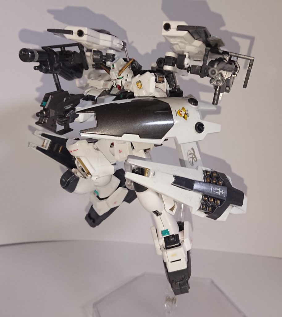 アクション１です。
武装は以下の通りとなります。
ビームライフル＊1
ヘッドバルカン＊2
大型バルカン＊1
チェンジリングライフル＊2
シールドブースター＊2