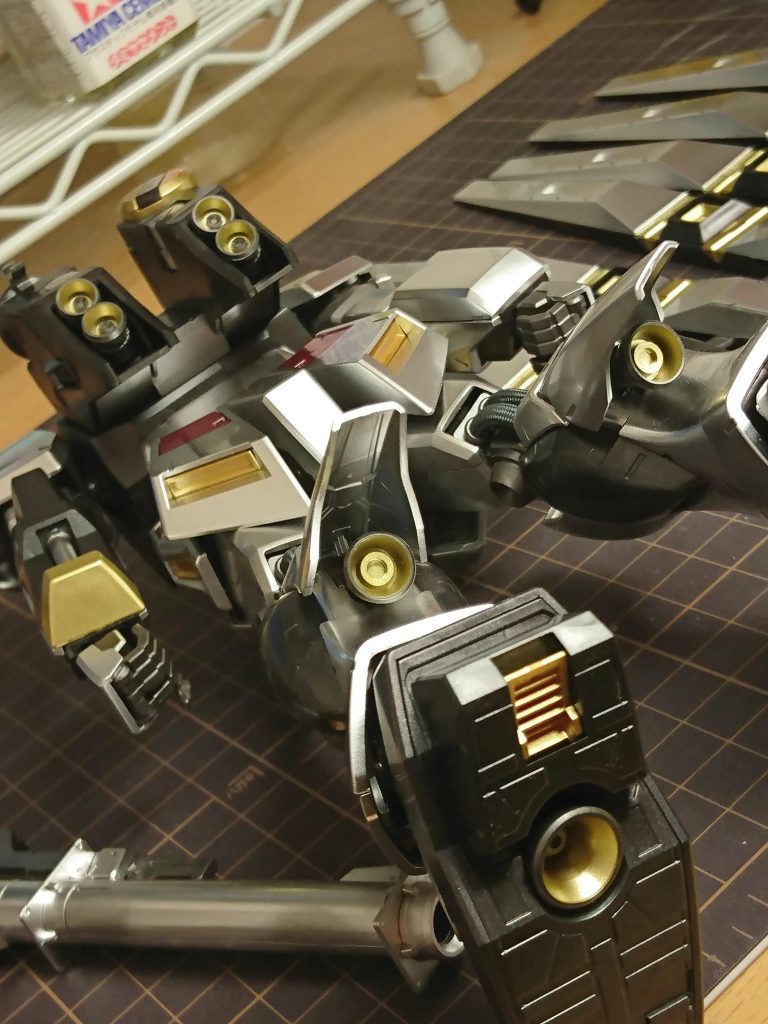 バーニア内部はゴールドに