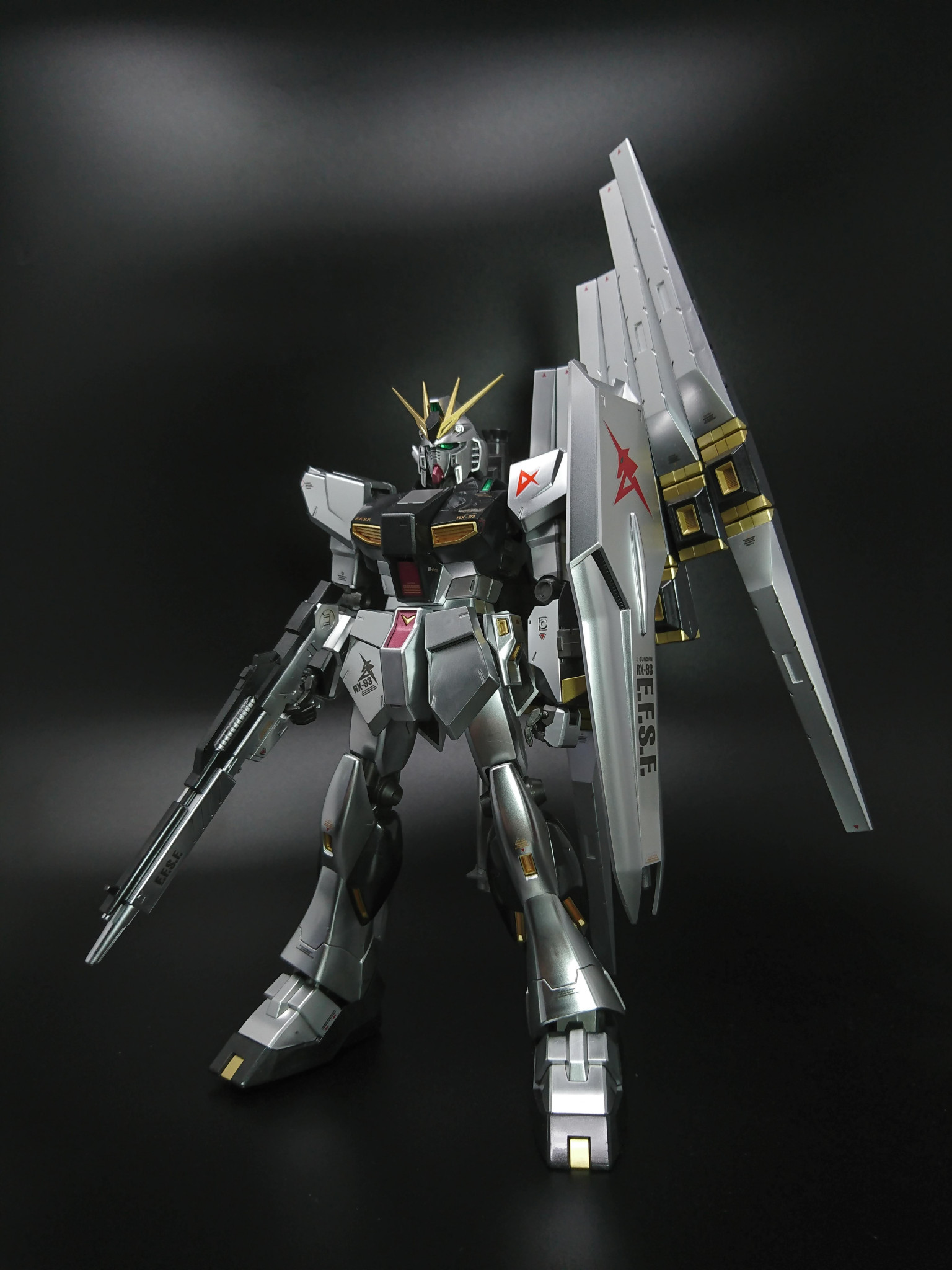 MG RX-93 νガンダム メタリックコーティングver｜MORISSさんのガンプラ 