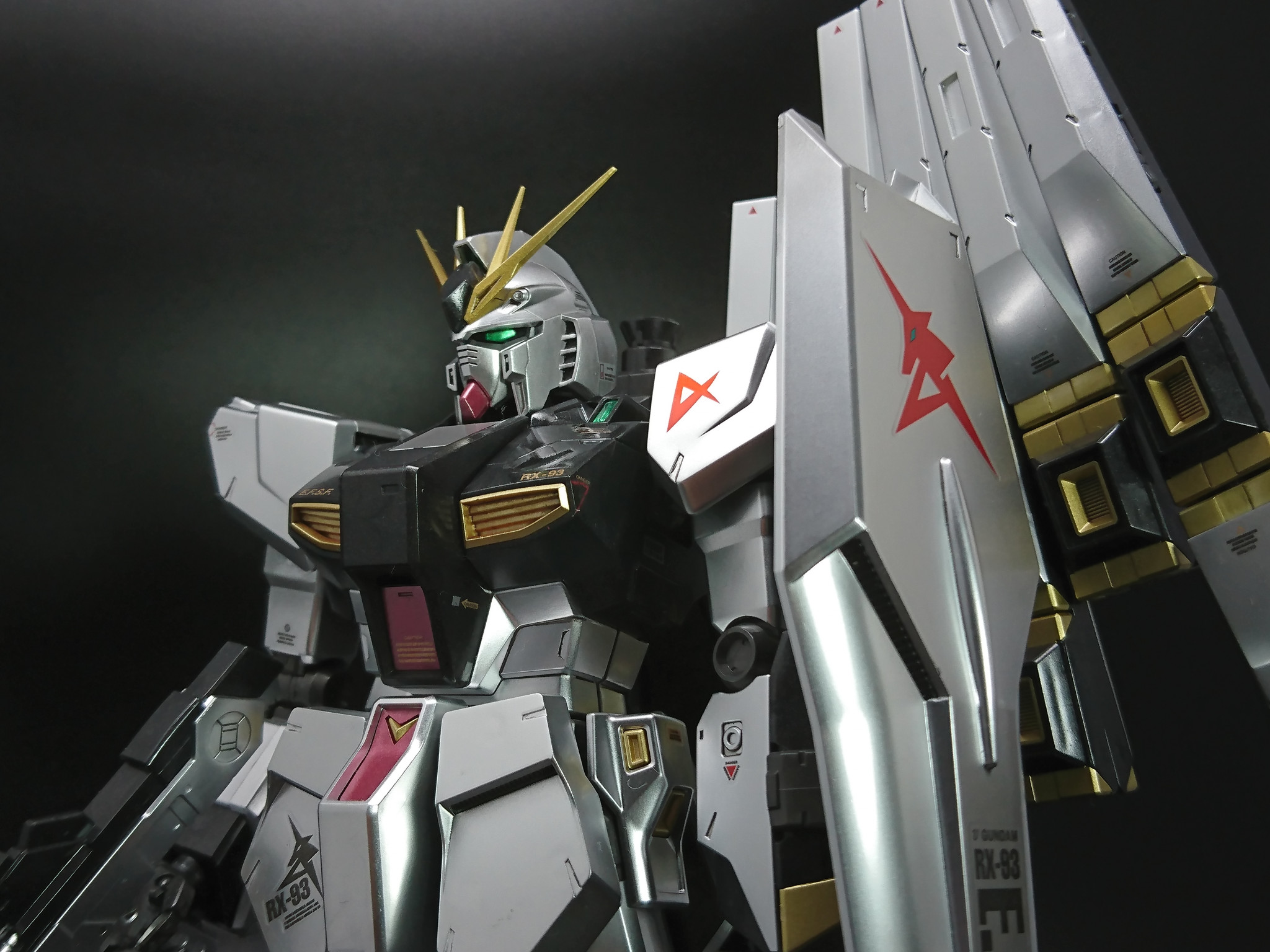 MG RX-93 νガンダム メタリックコーティングver｜MORISSさんのガンプラ 