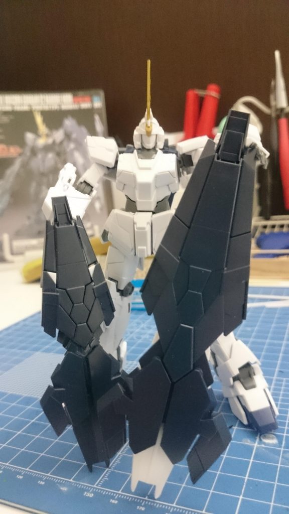 SDとHGのシールド。角はフェネクスのデストロイモードを加工して使っております。