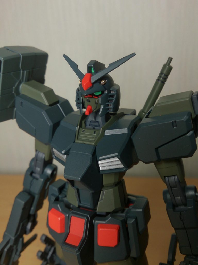 ベースガンダムの顔は精悍でいいですね。