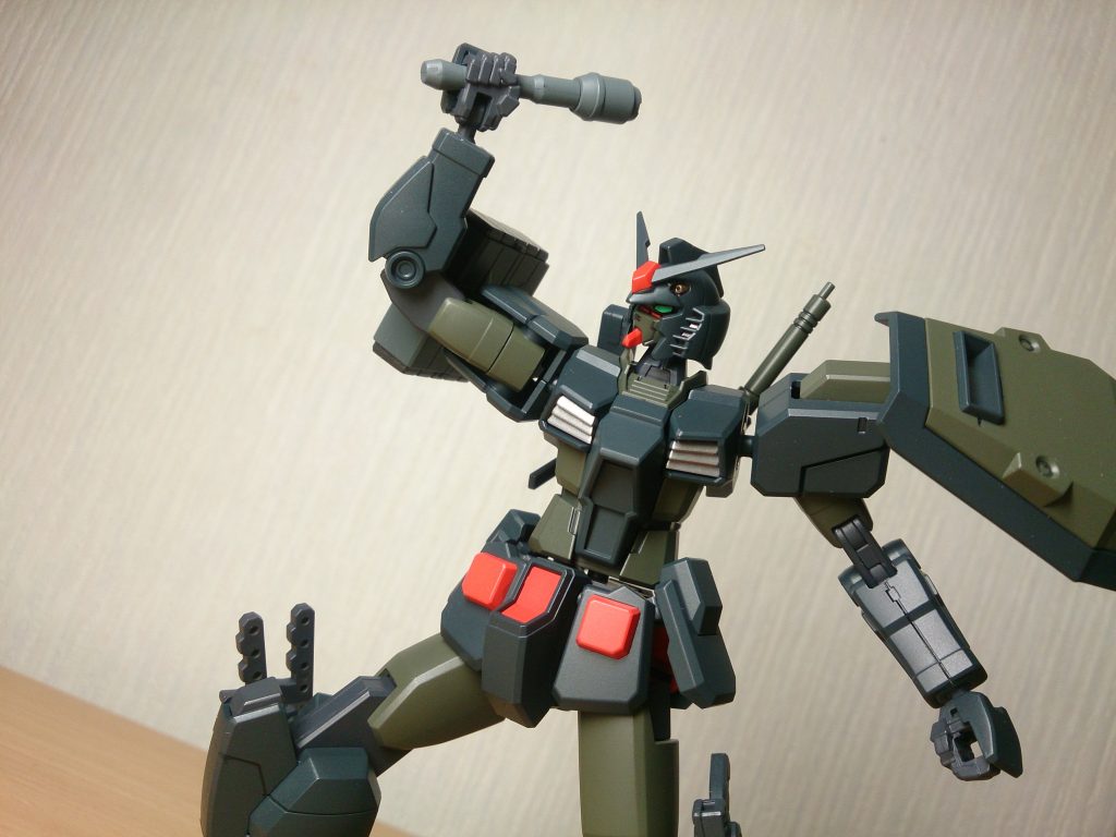 腰裏にはハンドグレネードを。現実でも有用性が認められている装備はＭＳの白兵戦でも役立つはず。