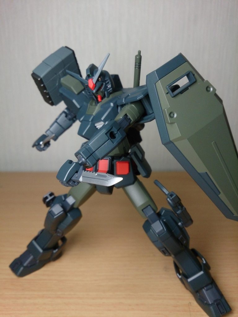 アスタロトリナシメントより流用したナイフを装備。イメージングビルダーズの「ゴーストジェガン」の特集においてレナート兄弟の戦術論を目にして以降、多面的に活躍できるナイフは個人的には必携装備になっています。