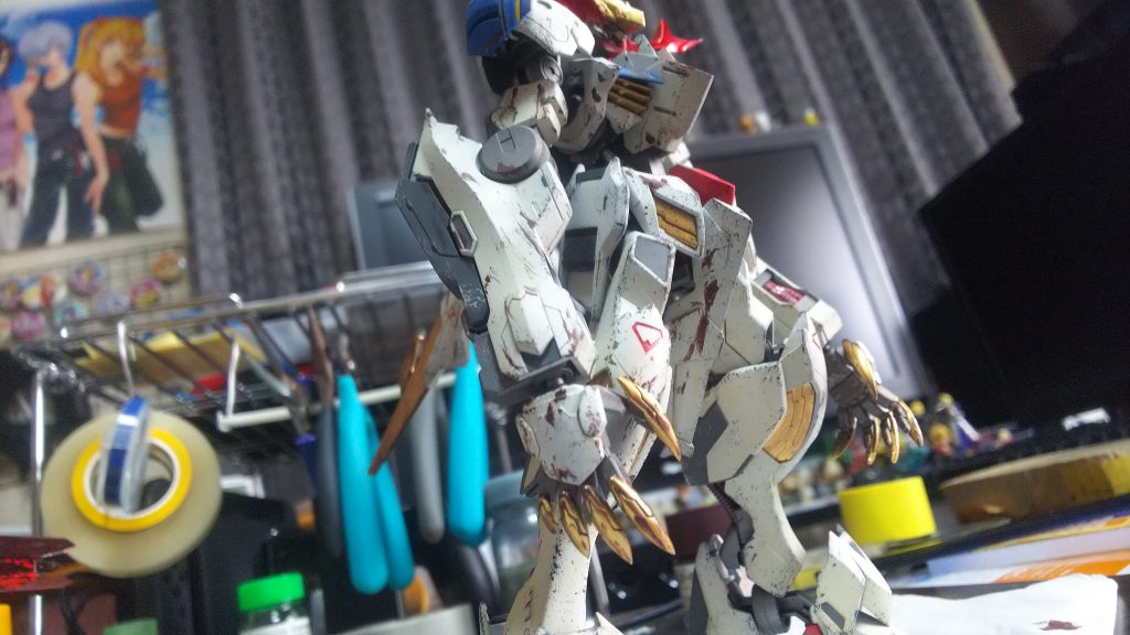 最後に全身にウォッシング、チッピングをしてから返り血(オイル)を付けて完成。
ウェザリング前も格好良かったですが、汚すと雰囲気が出てさらに格好良くなる気がします。