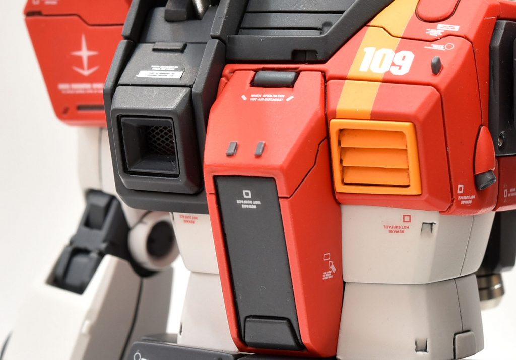 キャノン側のダクト?は開口してメッシュに。
反対側はカンナがけしてシャープにしました。