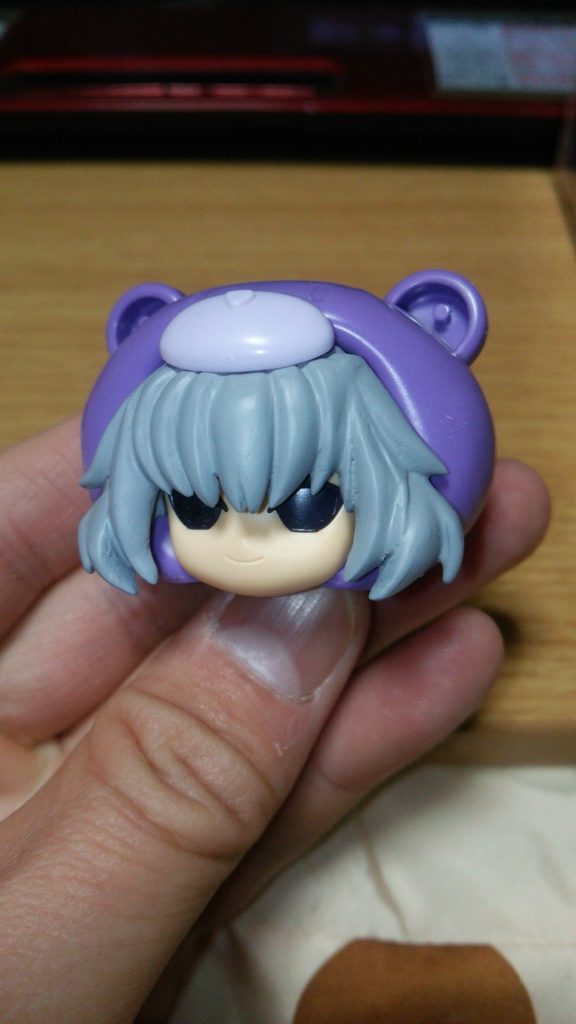 まずはアヤメさんの髪型をパテで修正して行きます。