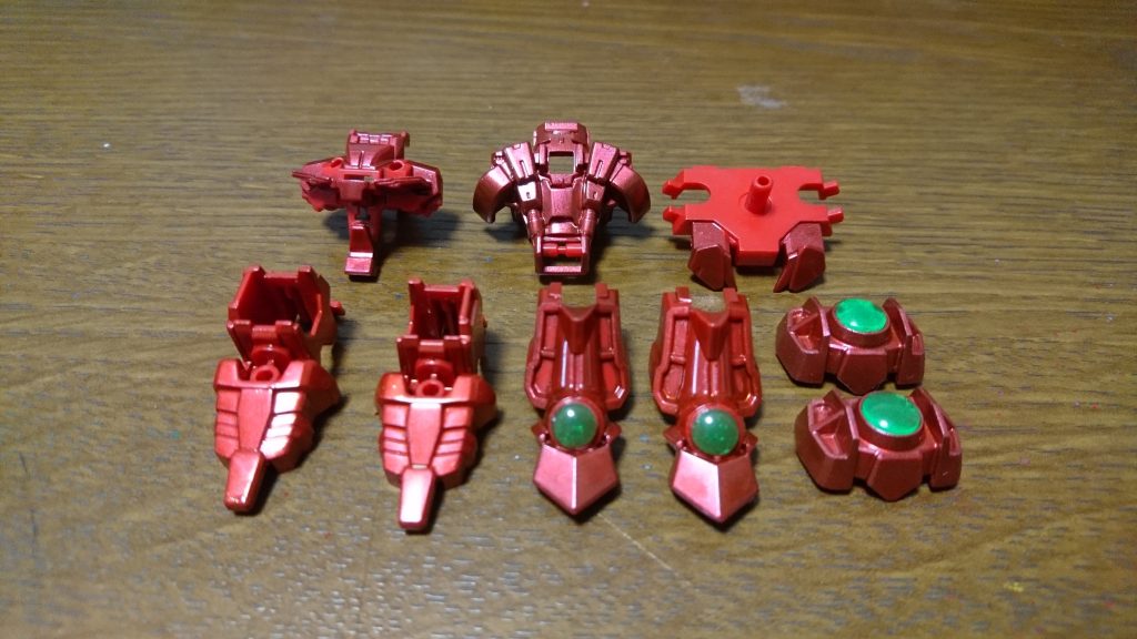 [フレーム部]
赤フレームはメタレッドに微量のメタブルーを混ぜ少し濃いめのメタレッドに調整しました。緑のとこはレンズパーツです。