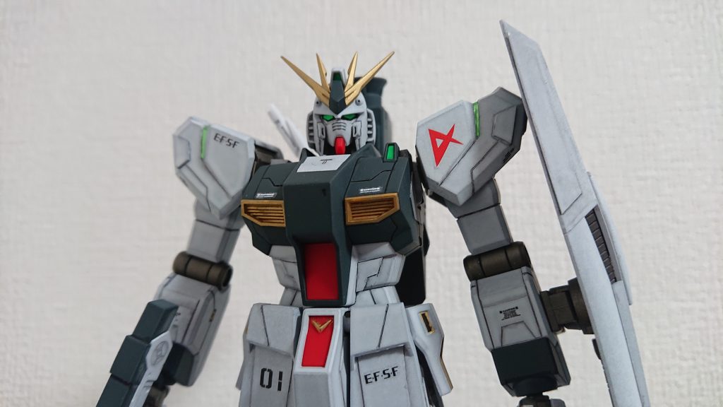 バストアップ。やはりνはイケメン!写真取り忘れましたが、バズーカラックのための不要な引っかけ部分がカッコ悪かったので、切り落としてネオジム磁石接続に変更しました。