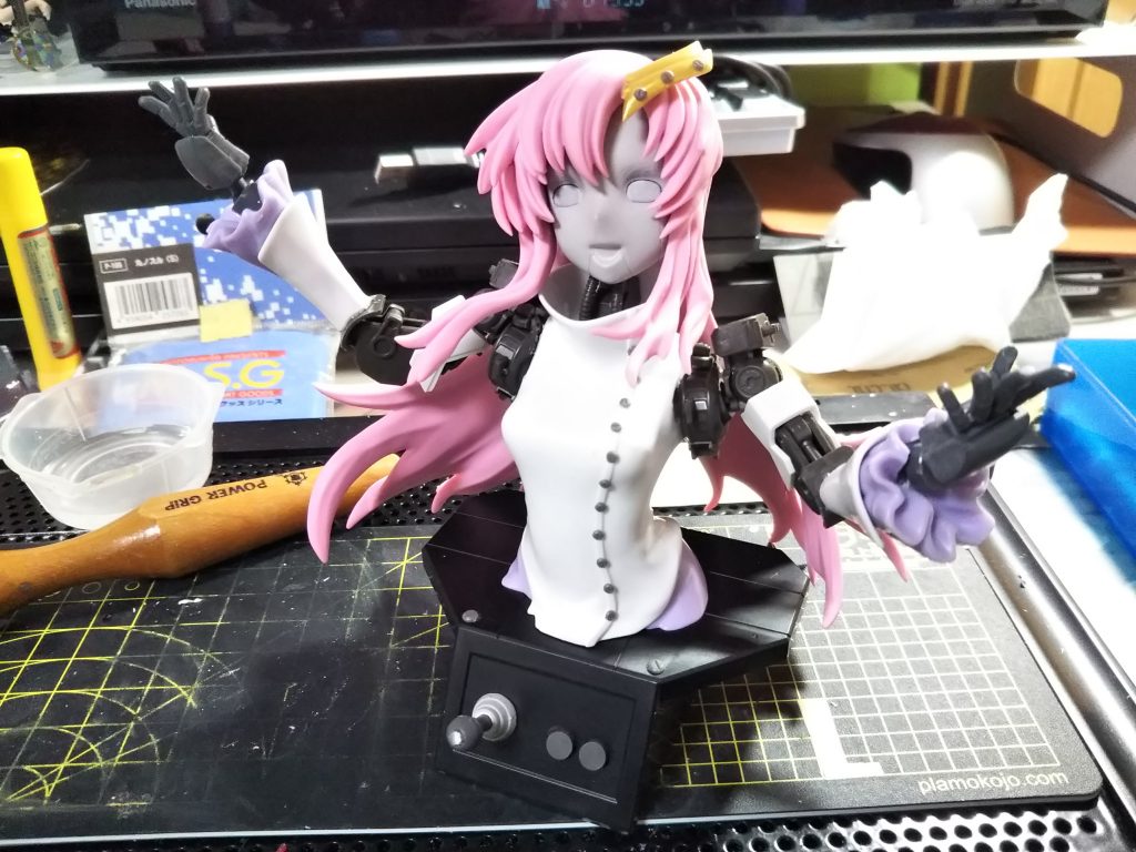 ところでこれ
偽ラクス=ミーアキャンベル
上半身だけの女性ロボ=コンバトラーVのミーア(キャンベル星人が作った)
Mk-I=「1」=アイン(鉄血で下半身無くした人)
という細かすぎるネタを多重に盛り込んだんですけど、誰も気付きそうにないので寒いけど自分で言いますw