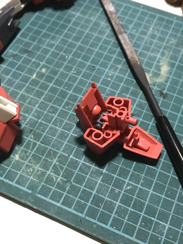 差し替えっぽい変形だったのでポリ仕込んで可動化しました