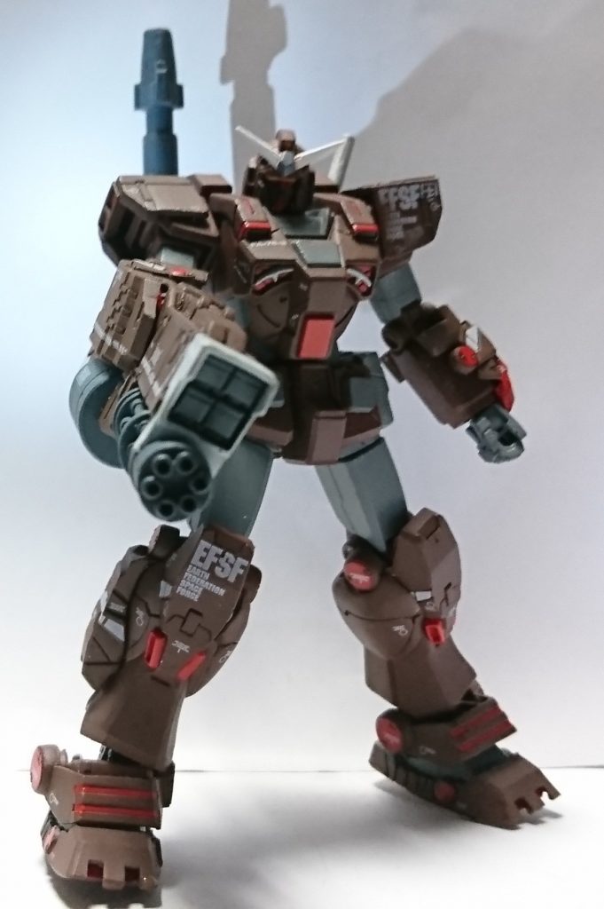 きっちりしまらないけど一応ランチャーも装備可能(GFFのだから重い