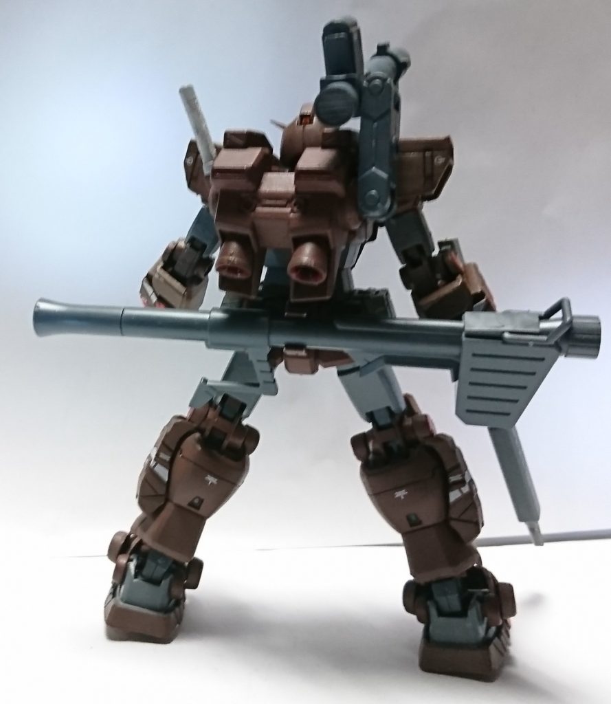 後ろはこんな感じ 腰部はRX78のまんまでサイドアーマーだけヘビー
3mm穴あけてMSVの少し太目ランナーで接続してるけどGFFのキャノン重いのでPジムカーディガンのパックのほうが良かったかな?と思ったけどアマゾンにも近所にも在庫なく断念