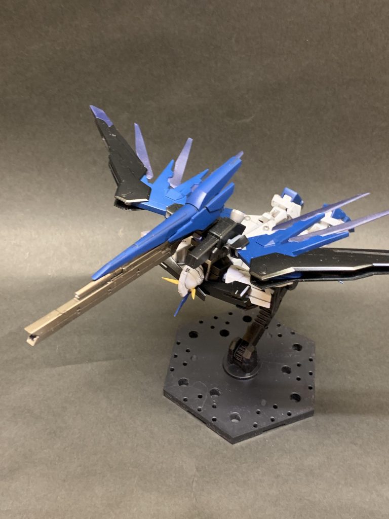 クルーズポジション。マップの移動やMAなどとの高速先頭に用いる。スタビライザーに装備されているビームガンとハイメガキャノンを使用できる。