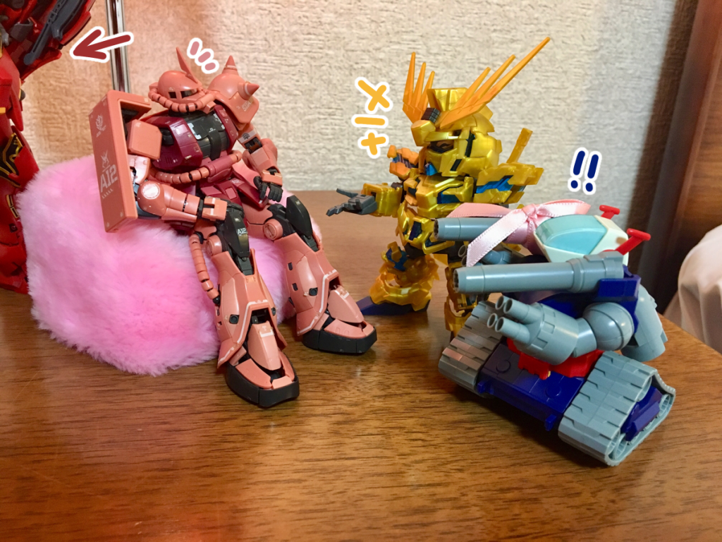 フェネ:あ、宇宙世紀といえば、後ろの方も宇宙世紀ですよね
赤ザク:うしろ?
フェネ:ええ、あなたの